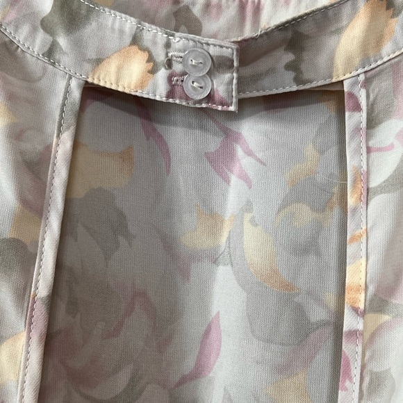 Urban Outfitters Kimchi Blue Tan Floral Open Back Romper size small - Picture 5 of 10